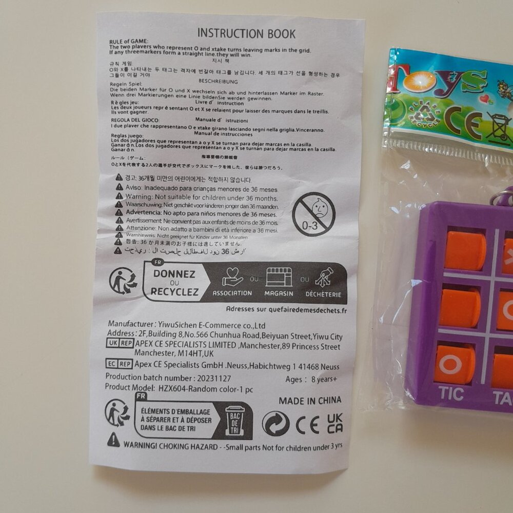 Tic-Tac-Toe Game Key Chain Toy - Picture 6 of 7